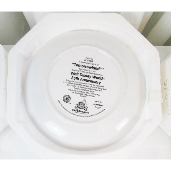 Walt Disney World 25th Anniversary Collector’s Plate “Tomorrowland” Fourth Issue - Picture 2 of 3